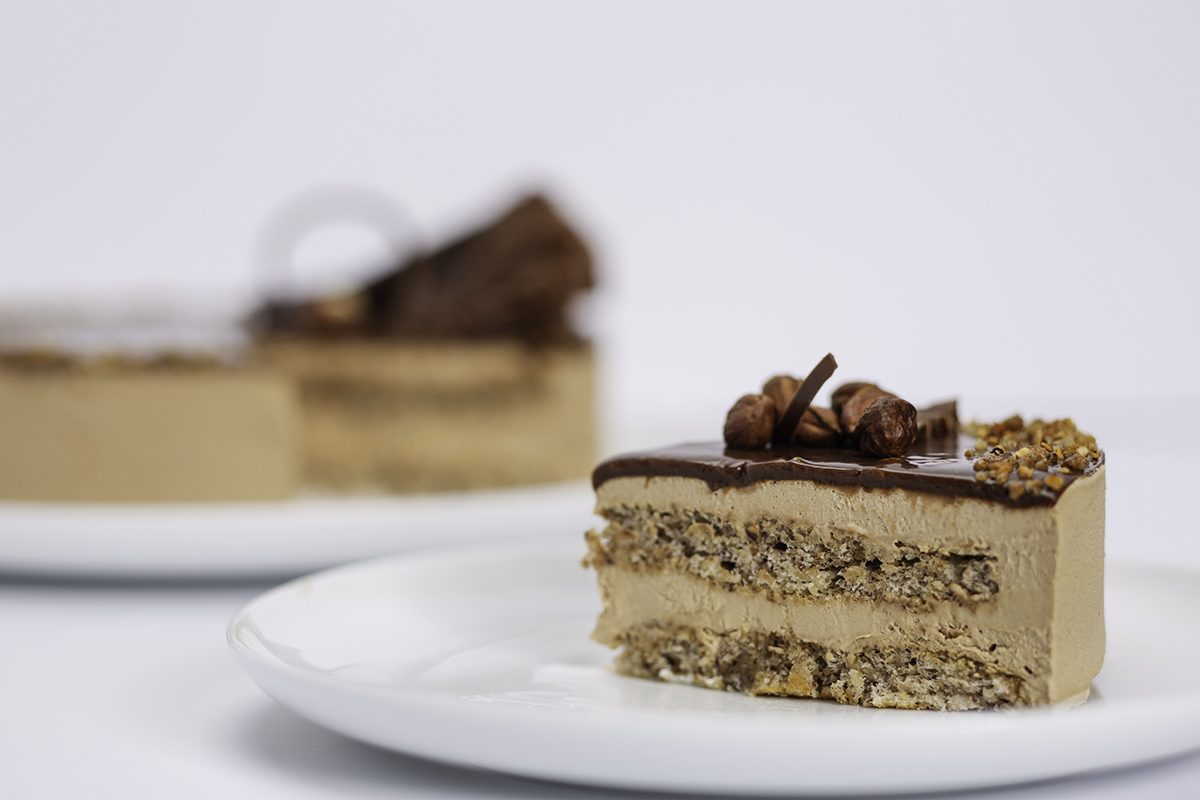 Gateau Peche Noisettes Avec Mousse Au Chocolat Patisserie Duquette